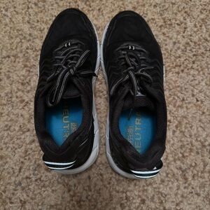 Hoka Women’s Clifton 4 gently used